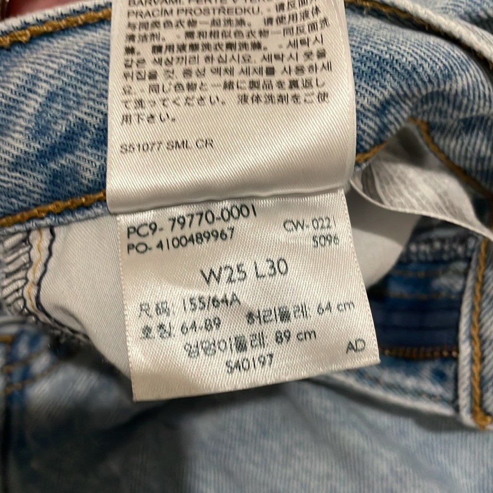 Levis - Picture 5 of 5